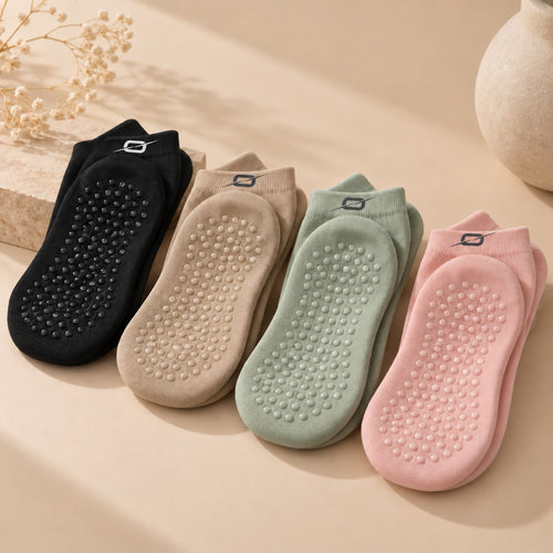 ORION Pilates Grip Socks in zwart, zand, mint en roze met het ORION-icoon